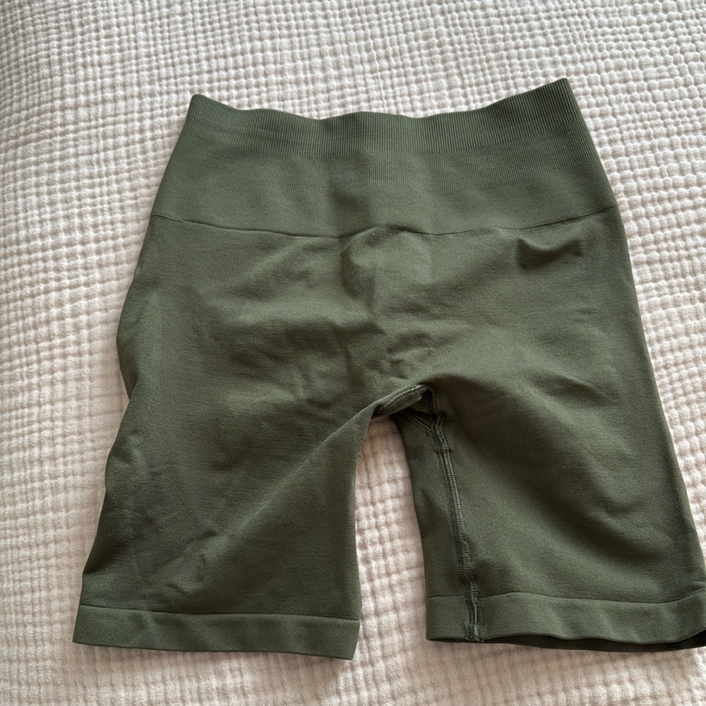 Alphalete amplify bike shorts